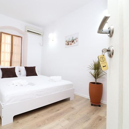 Gaia Bed and Breakfast Vlorë Exteriör bild