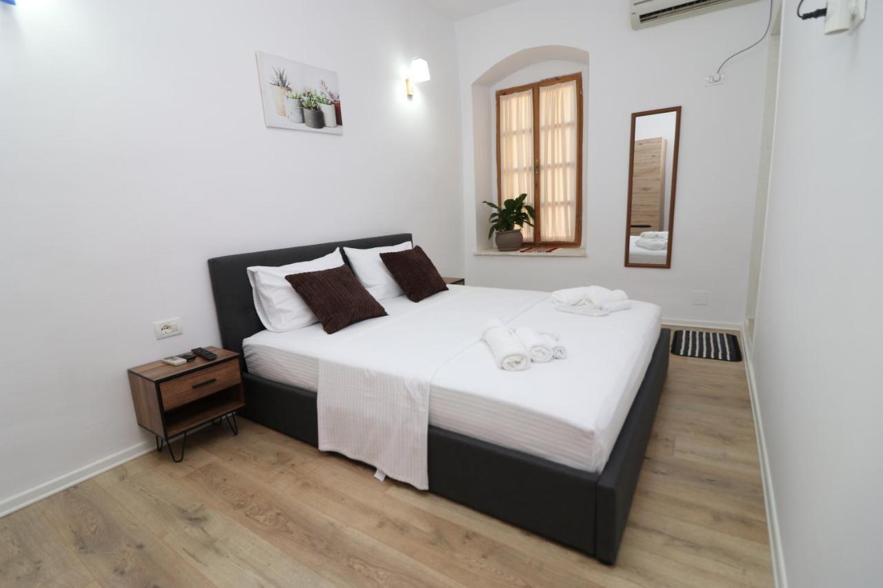 Gaia Bed and Breakfast Vlorë Exteriör bild