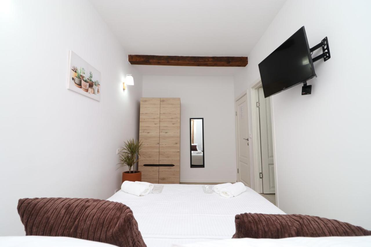 Gaia Bed and Breakfast Vlorë Exteriör bild