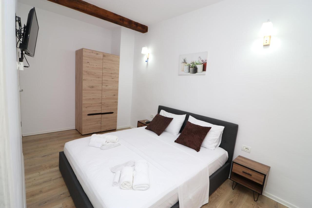 Gaia Bed and Breakfast Vlorë Exteriör bild