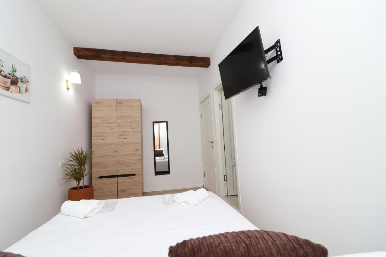 Gaia Bed and Breakfast Vlorë Exteriör bild