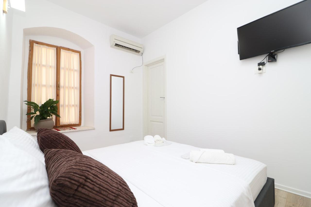 Gaia Bed and Breakfast Vlorë Exteriör bild
