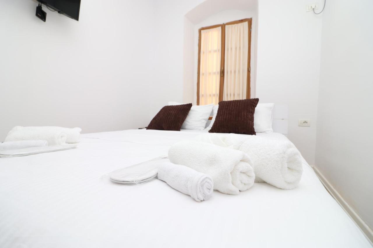 Gaia Bed and Breakfast Vlorë Exteriör bild