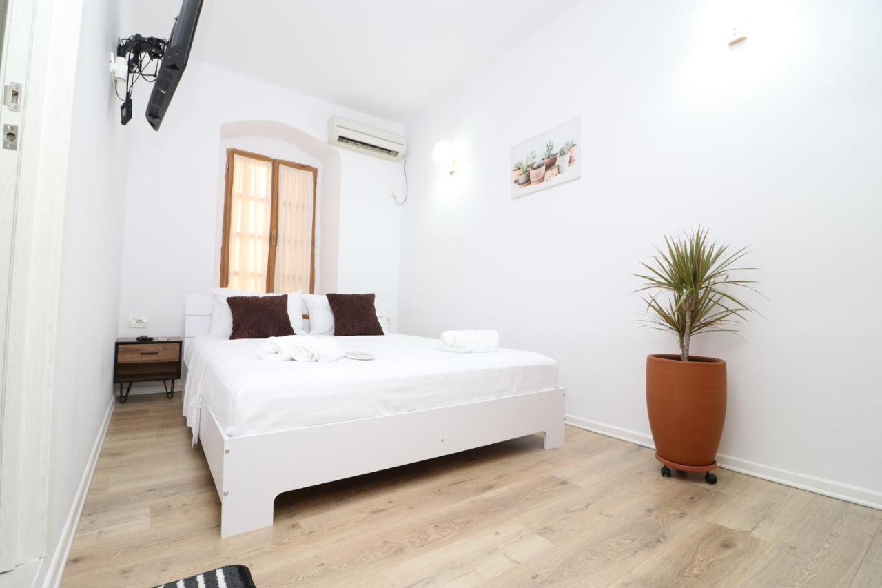 Gaia Bed and Breakfast Vlorë Exteriör bild
