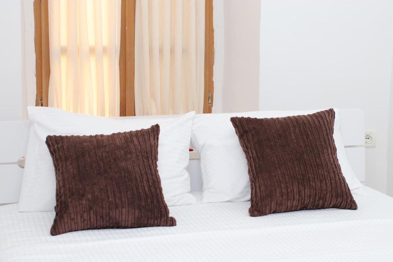 Gaia Bed and Breakfast Vlorë Exteriör bild