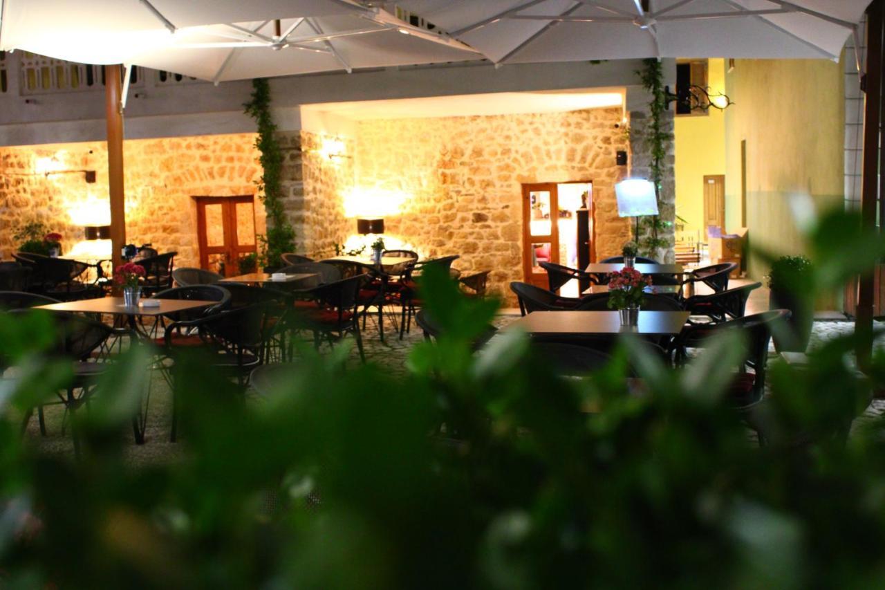 Gaia Bed and Breakfast Vlorë Exteriör bild
